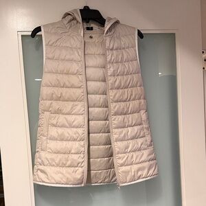 Theory Women's Cream Puffer Vest